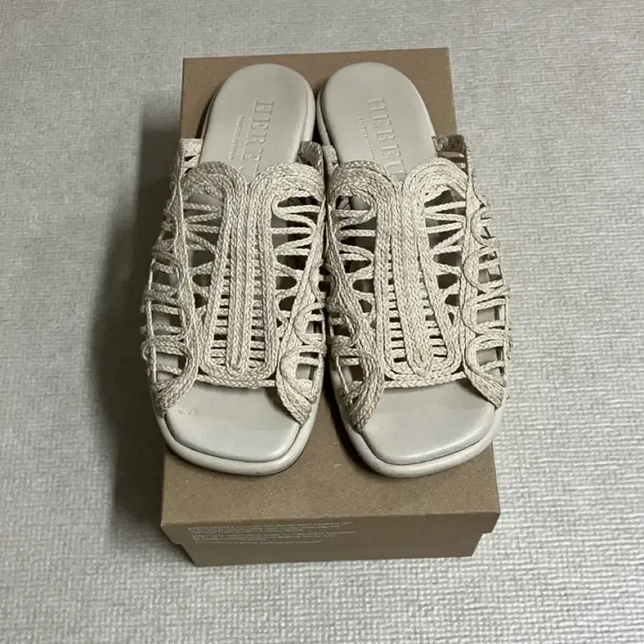 [BUNJANG] Hereu Canvas Slide Sandals / 헤레우 hereu 캔버스 슬라이드 샌들 슬리퍼 37
