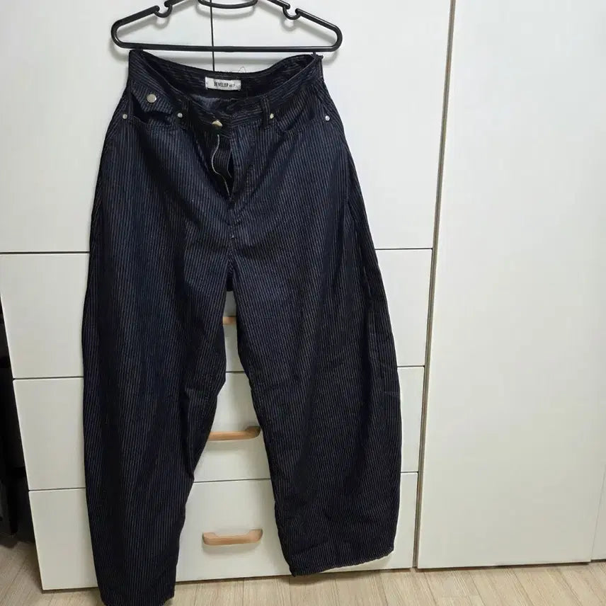 [SOLD OUT] (새상품) 네이비 스트라이프 와이드팬츠 S