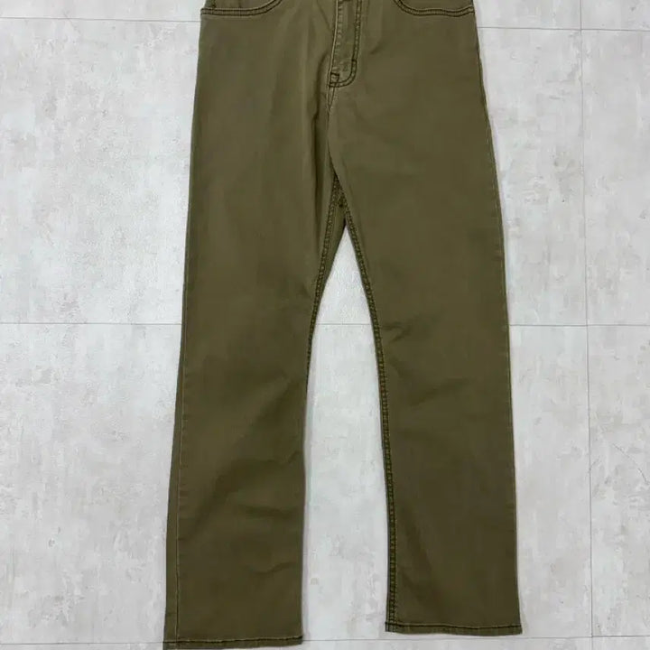 [BUNJANG] Wrangler Khaki Straight Fit Pants / 