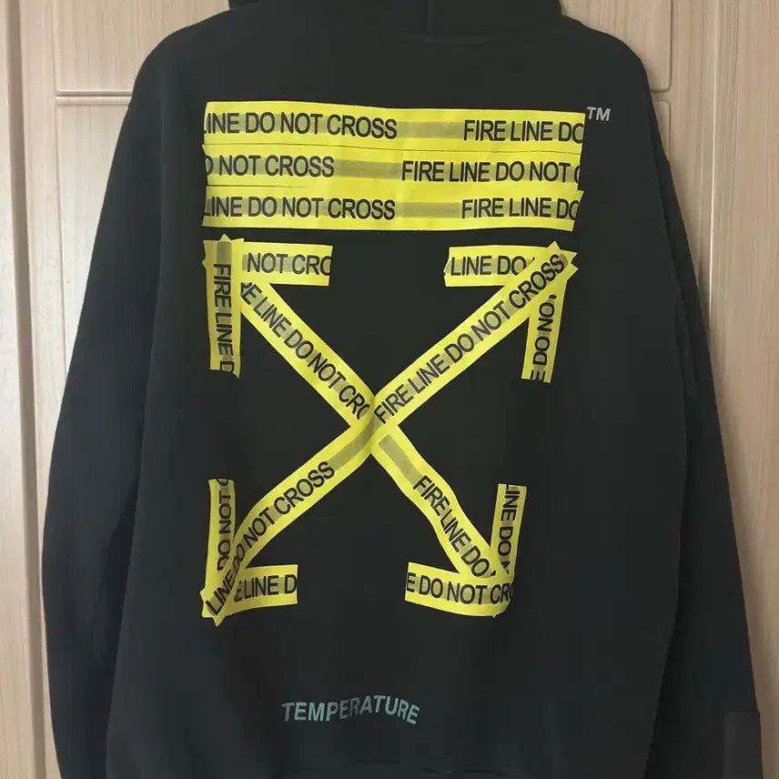 [BUNJANG] Off-White Firetape Arrow Hoodie Zip-up / [정품]오프화이트 파이어테이프 애로우 후드집업