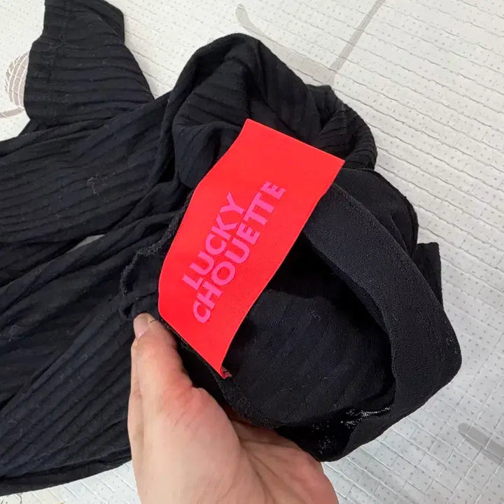 [BUNJANG] Lucky Chouette Black Ribbed T-shirt (Size 36) / 럭키슈에뜨 블랙 골지 티셔츠 36