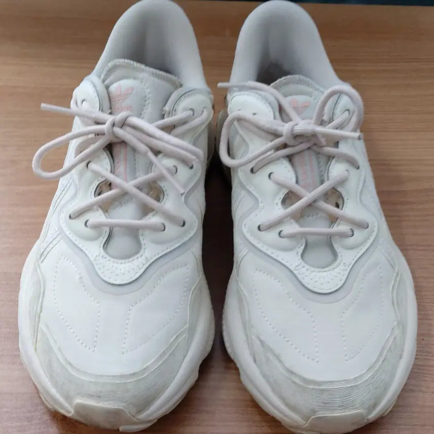 [BUNJANG] Adidas Ozweego Sneakers / 아디다스 235 오즈위고 운동화/워킹화. OT.