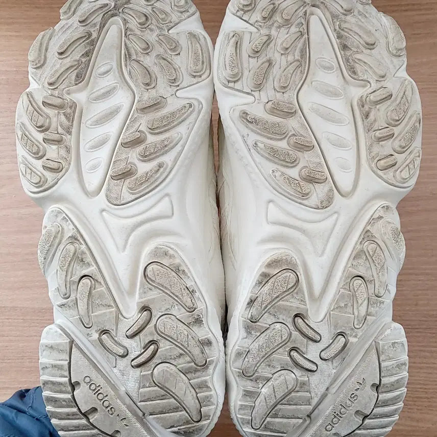 [BUNJANG] Adidas Ozweego Sneakers / 아디다스 235 오즈위고 운동화/워킹화. OT.