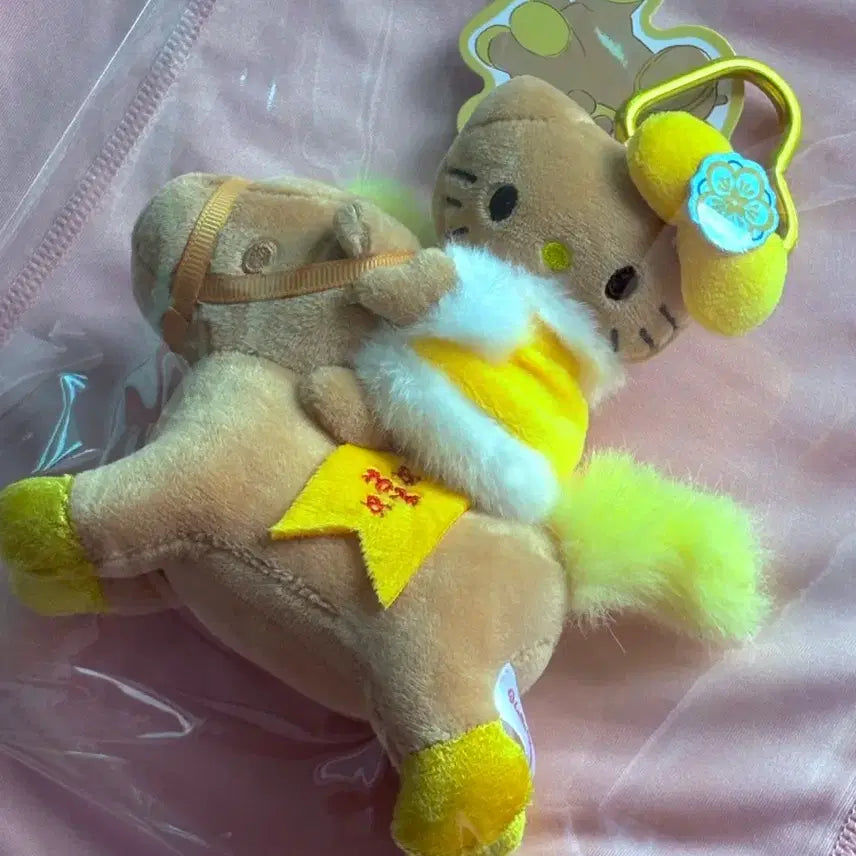 [BUNJANG] Hello Kitty 2026 Limited Edition Tanning Kitty Riding Horse Keyring / 새상품 2026 한정판 태닝키티 승마 키링 헬로키티 말키링