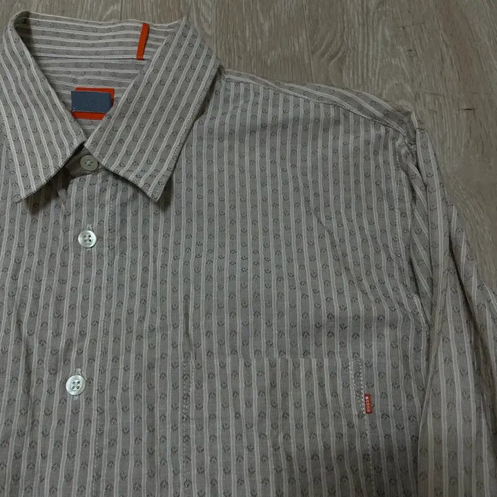 [SOLD OUT] 휴고 보스 오렌지 라벨 스트라이프 포켓 긴팔셔츠 [베이지] L/100