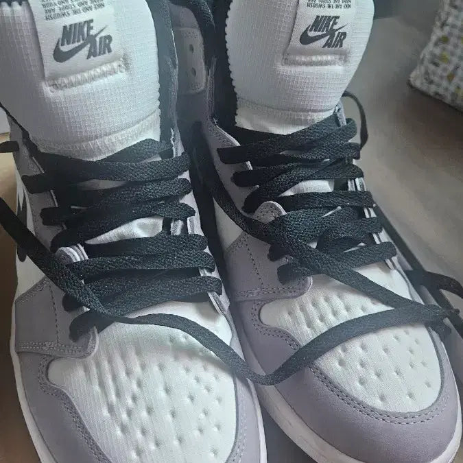 [BUNJANG] Air Jordan 1 Gore-Tex Light Smoke Grey Sneakers / 에어조던 1 고어텍스 라이트 스모크 그레이
