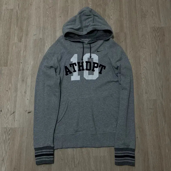 [BUNJANG] Nike Athletic Dept Numbering Graphic Hoodie Gray M / 나이키 애슬레틱 뎁트 넘버링 그래픽 후드 티셔츠 [그레이] M/95