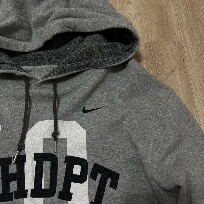 [BUNJANG] Nike Athletic Dept Numbering Graphic Hoodie Gray M / 나이키 애슬레틱 뎁트 넘버링 그래픽 후드 티셔츠 [그레이] M/95