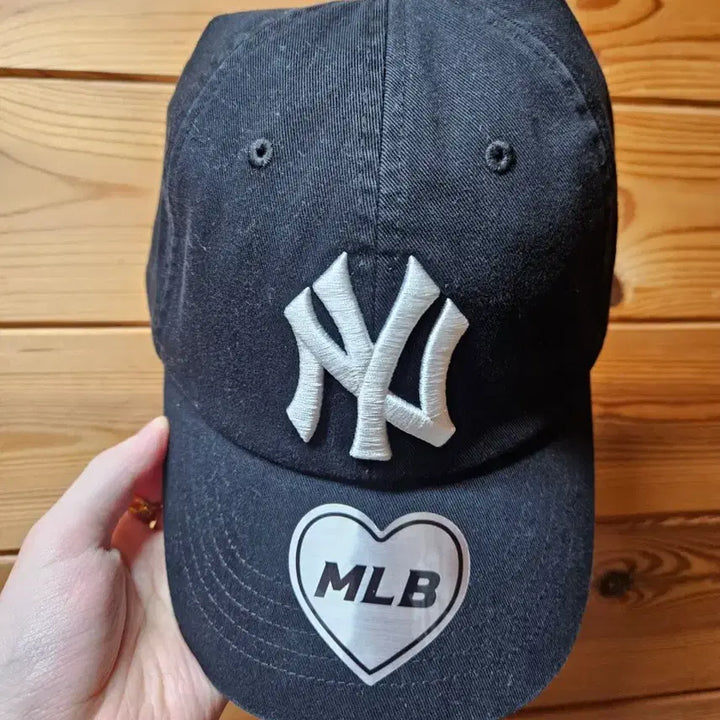 [SOLD OUT] MLB 카리나 볼캡 시그니처 언스트럭쳐 볼캡 뉴욕양키스 3ACPKRN6N