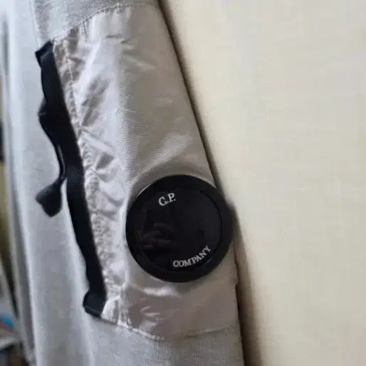 [BUNJANG] CP Company Man-to-Man / CP컴퍼니맨투맨
