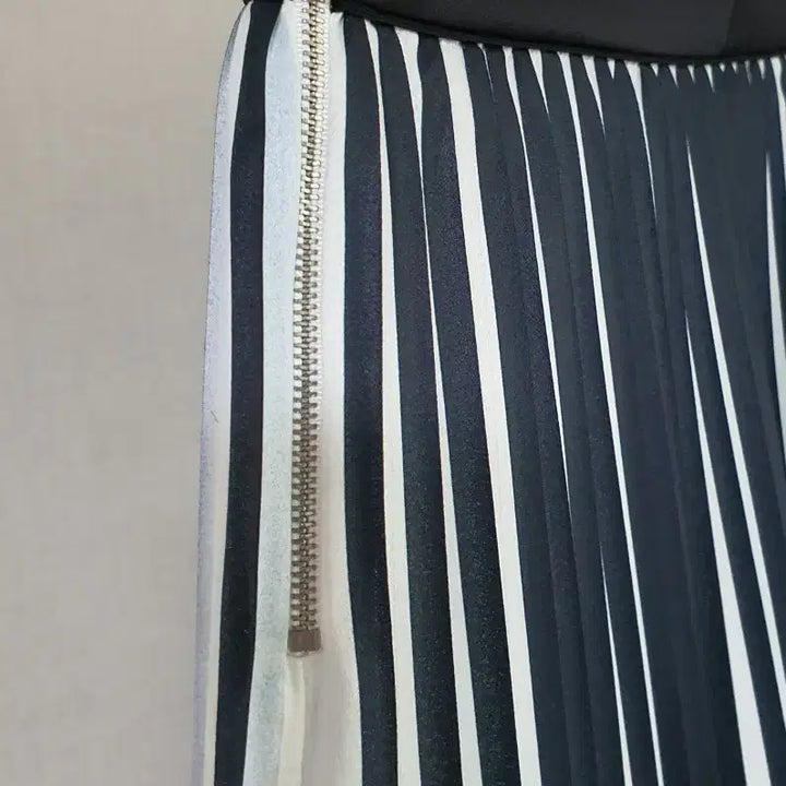 [BUNJANG] System Black Stripe Pleated Long Skirt / 한섬 시스템 블랙 스트라이프 플리츠 롱스커트