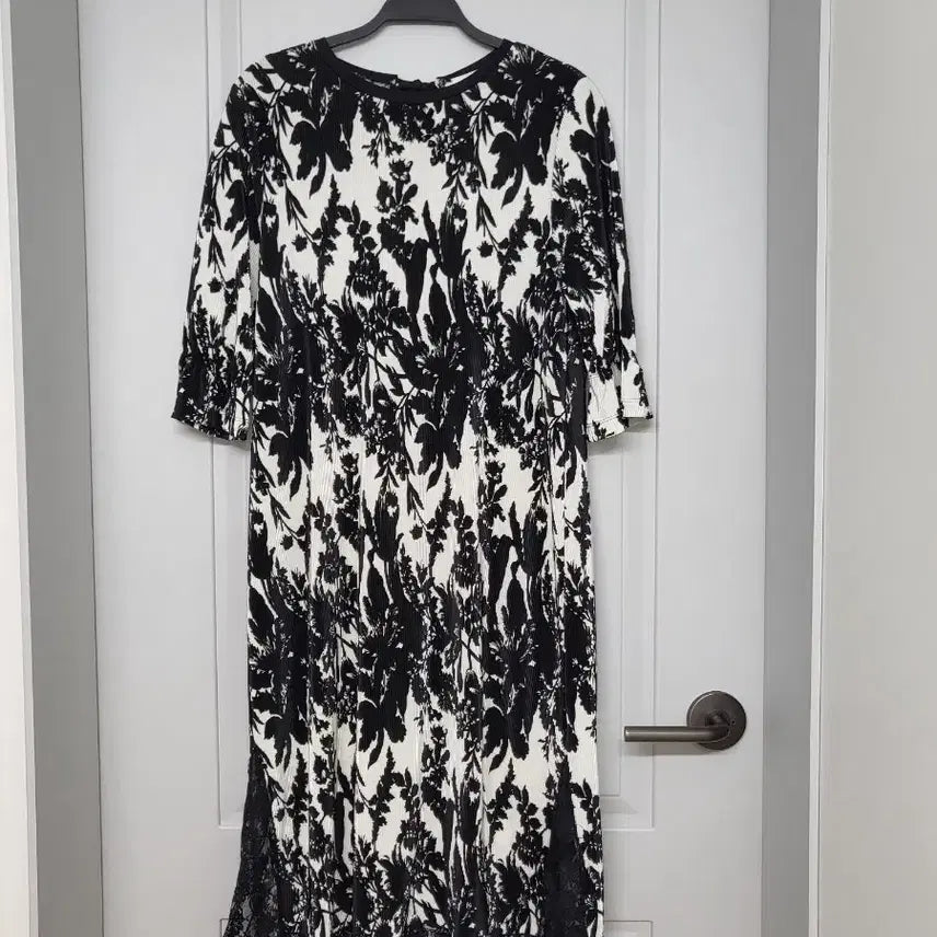 [SOLD OUT] 플라워 레이스 블랙 앤 화이트 원피스