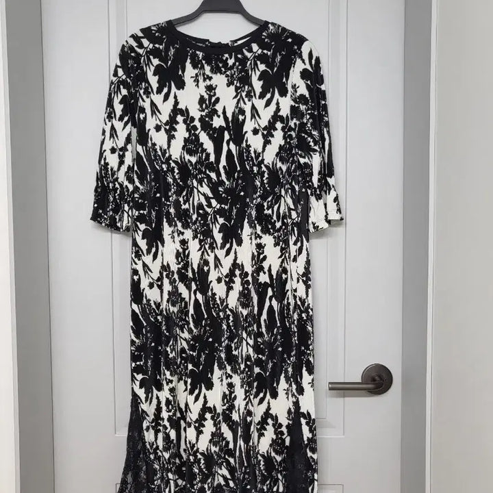 [SOLD OUT] 플라워 레이스 블랙 앤 화이트 원피스