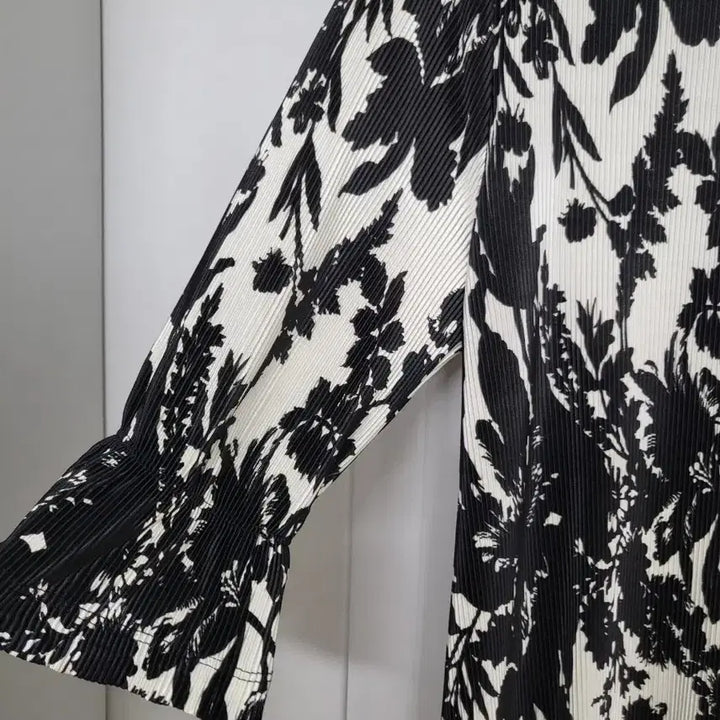 [SOLD OUT] 플라워 레이스 블랙 앤 화이트 원피스