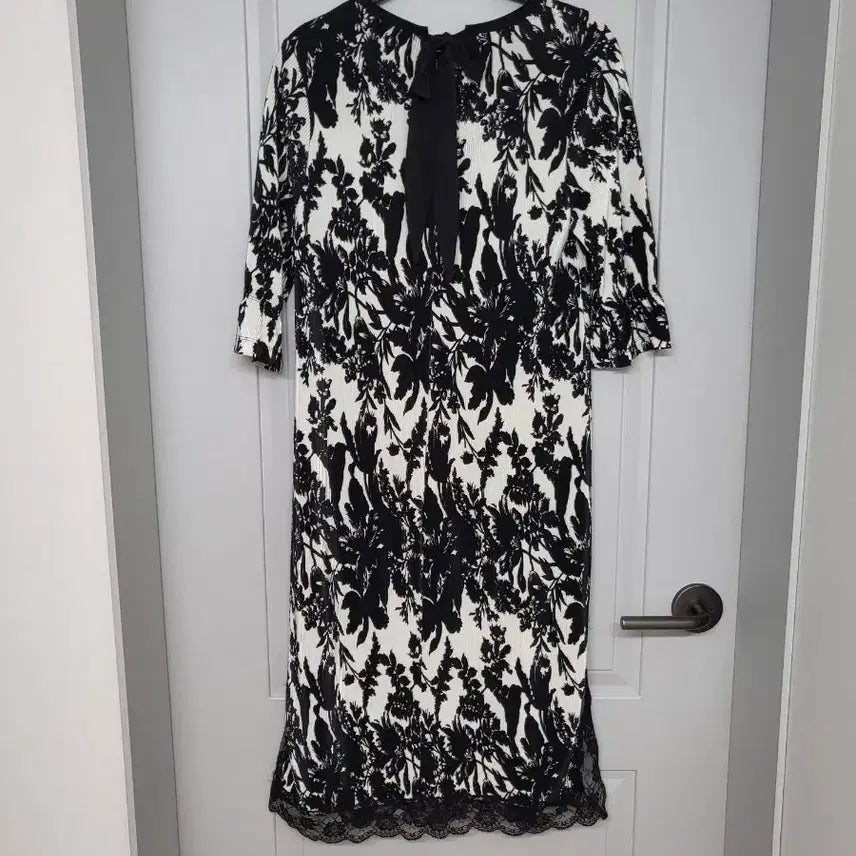 [SOLD OUT] 플라워 레이스 블랙 앤 화이트 원피스