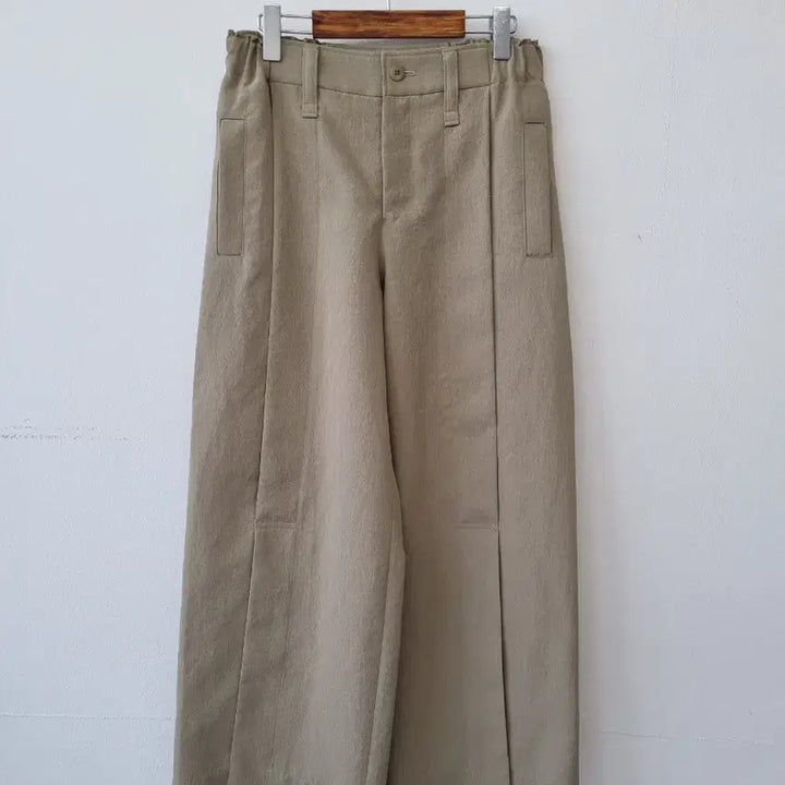 [SOLD OUT] 이세이미야케 정품 카키베이지 슬랙스