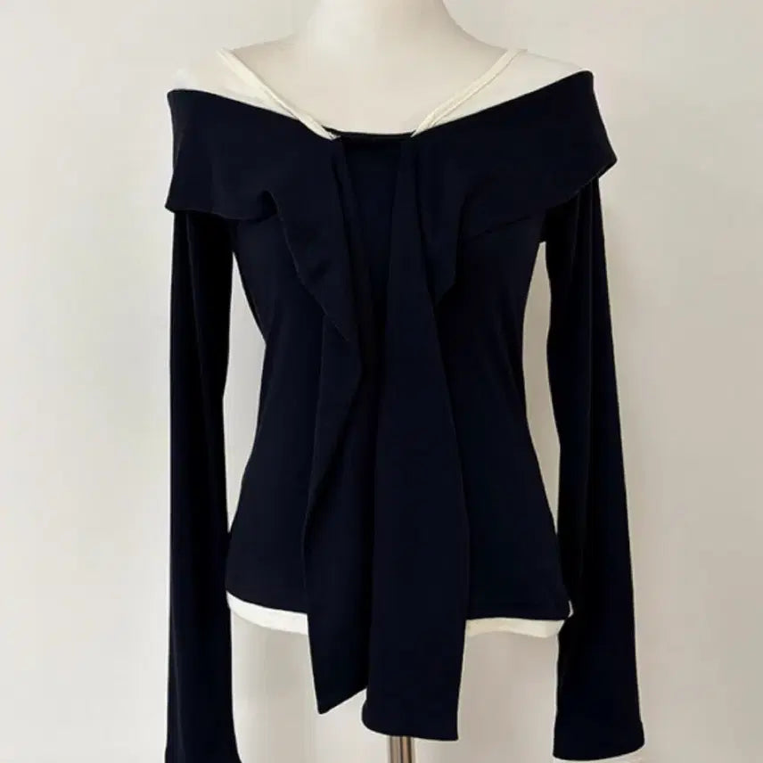 [SOLD OUT] 꼰미고 네이비 리본 니트 새상품