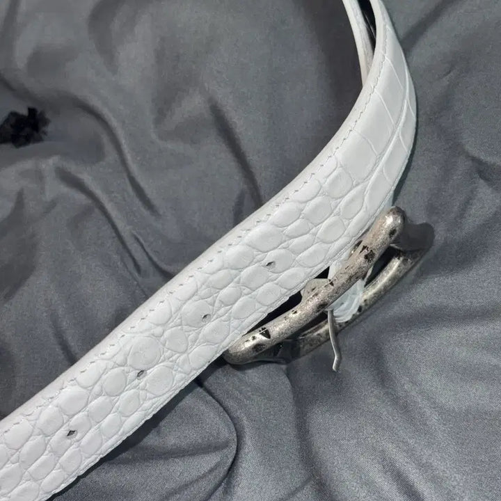 [SOLD OUT] 에모스탠스클럽 CORE BELT - CROC EMBOSSED WHITE
