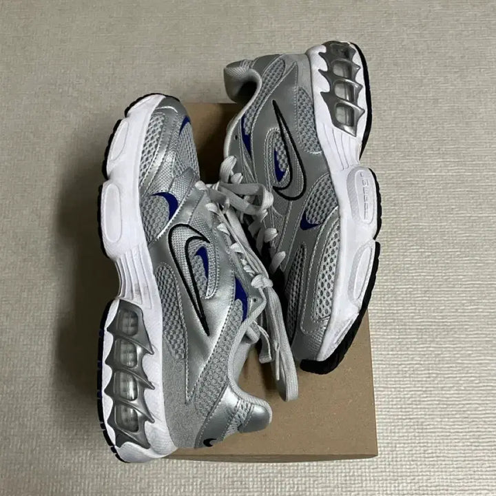 [SOLD OUT] 나이키 줌 에어 파이어 메탈릭 실버 블루 240