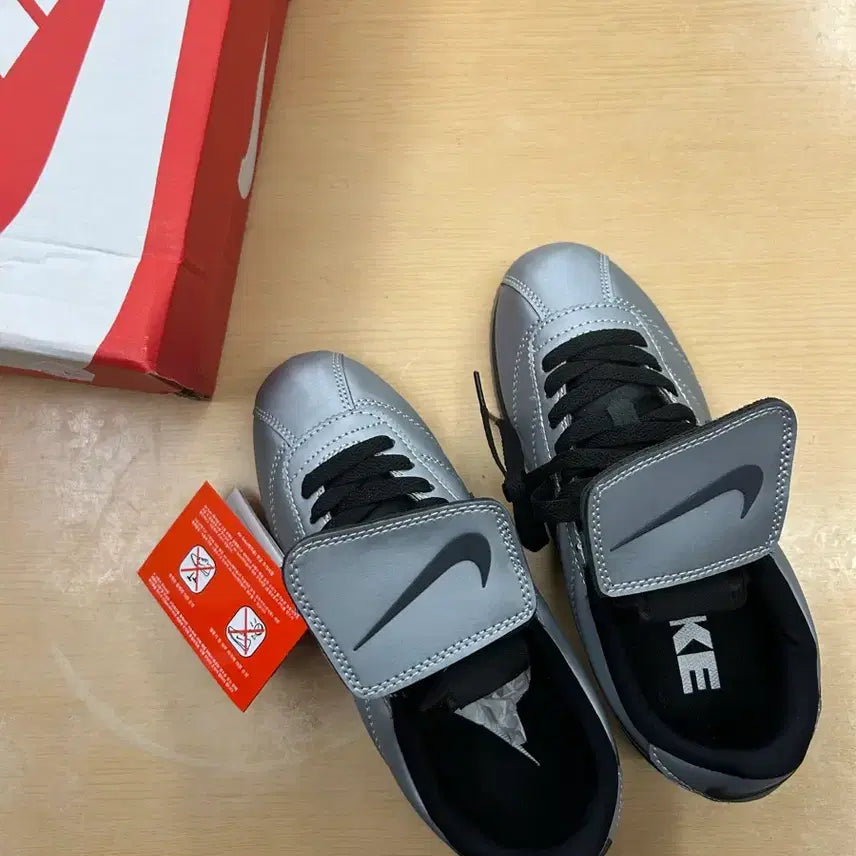 [BUNJANG] Nike Cortez Leather SE Metallic Cool Grey Black Sneakers / (새상품) 230 나이키 코르테즈 레더 SE 메탈릭 쿨 그레이 블랙