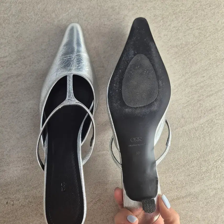 [SOLD OUT] 오르 티스트랩 뮬 실버