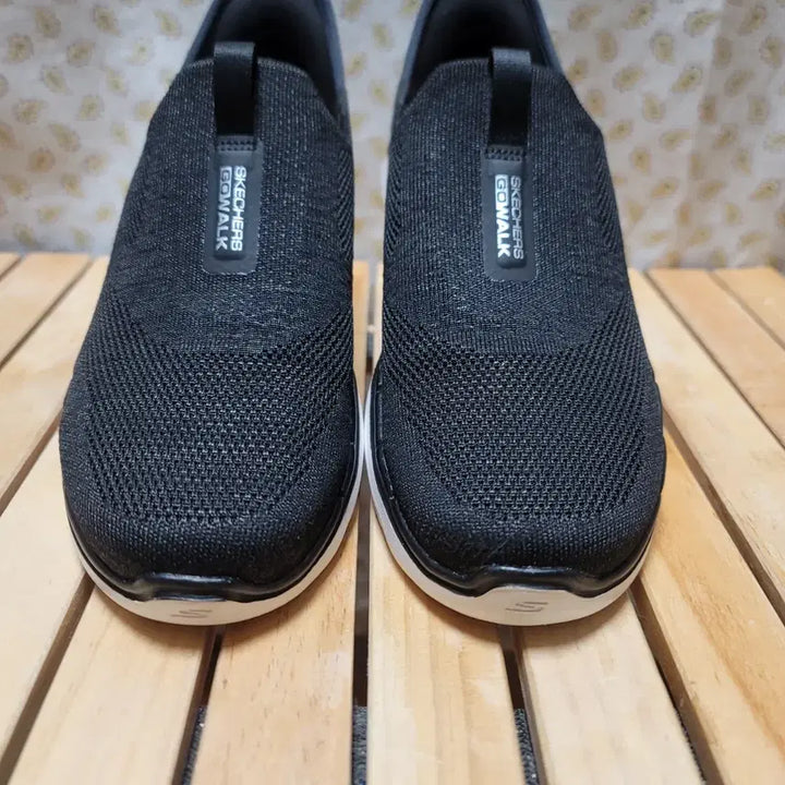 [SOLD OUT] 스케쳐스 고워크6 슬립인스 스니커즈 245