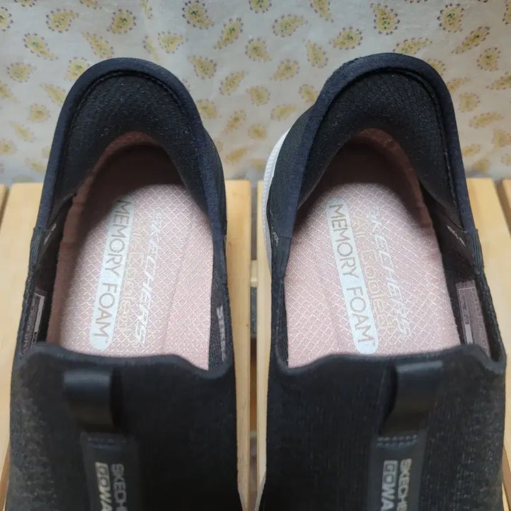 [SOLD OUT] 스케쳐스 고워크6 슬립인스 스니커즈 245