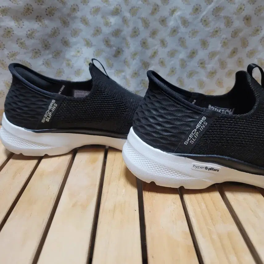 [SOLD OUT] 스케쳐스 고워크6 슬립인스 스니커즈 245