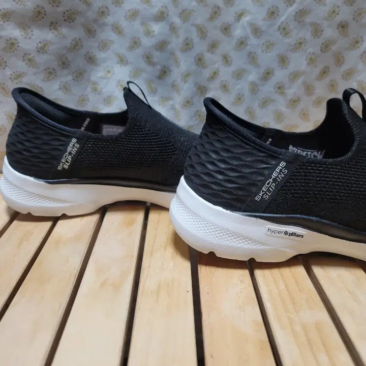 [SOLD OUT] 스케쳐스 고워크6 슬립인스 스니커즈 245