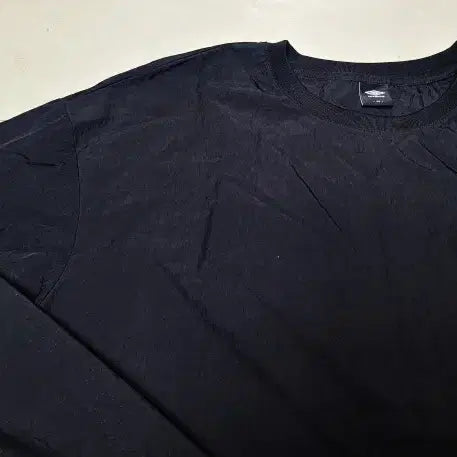 [SOLD OUT] 엄브로 블랙 우븐 바람막이티셔츠  105 폴1321