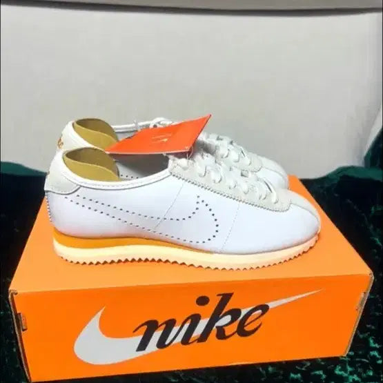 [BUNJANG] Nike Cortez LT White/Bronze Sneakers / 여성용 (매장 정품 새제품) 코르테즈 LT 흰/브론즈(225~245mm)