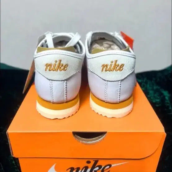 [BUNJANG] Nike Cortez LT White/Bronze Sneakers / 여성용 (매장 정품 새제품) 코르테즈 LT 흰/브론즈(225~245mm)