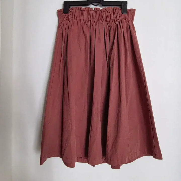 [BUNJANG] On&amp;On Button Point Flare Skirt / 온앤온 버튼 포인트 플레어 뒷밴딩 스커트