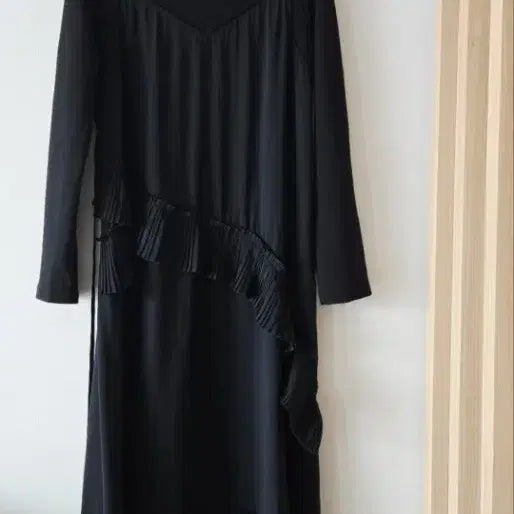 [SOLD OUT] 시스템 블랙 플리츠 롱 원피스 55
