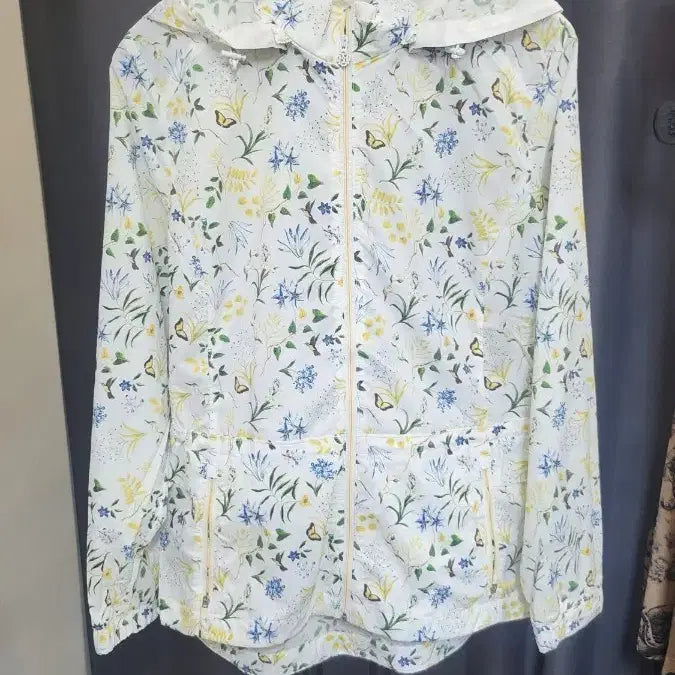 [BUNJANG] P A T Flower Butterfly Pattern Hooded Windbreaker / P A T 플라워 나비 패턴 후드 바람막이 점퍼