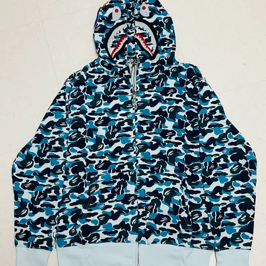 [SOLD OUT] Bape 베이프 샤크 후드집업  팝니다