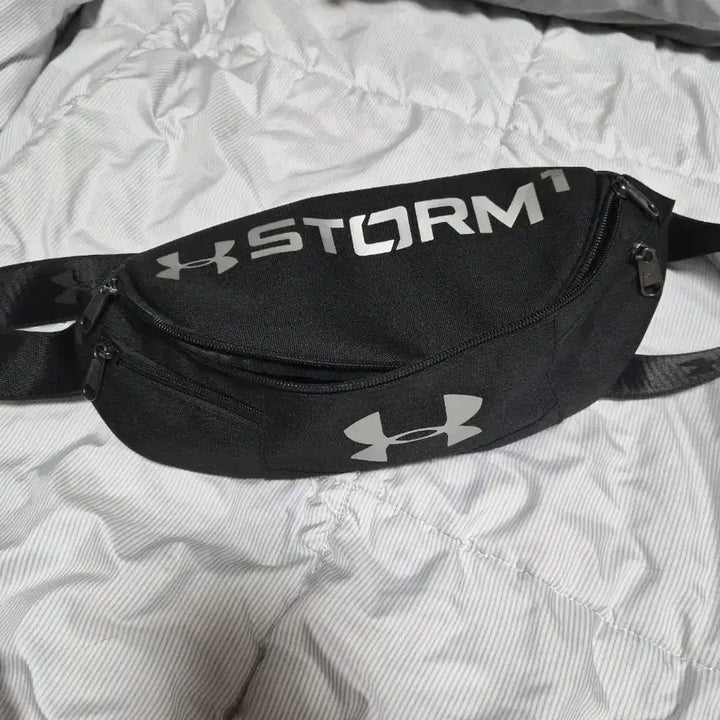 [BUNJANG] Under Armour Storm Hip Pack Black / 언더아머 스톰 힙색 블랙