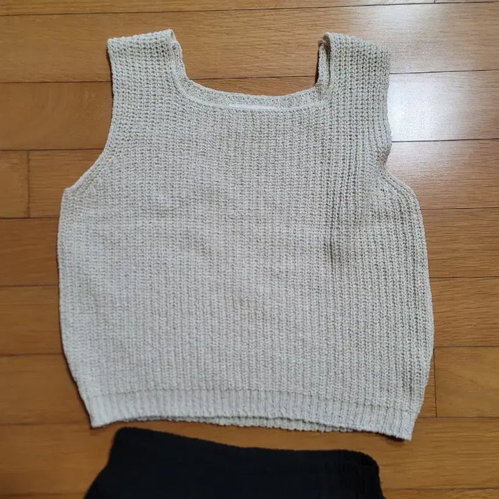 [SOLD OUT] 여름 니트탑 플리츠 스커트 / 검정 멜빵바지 3장 일괄