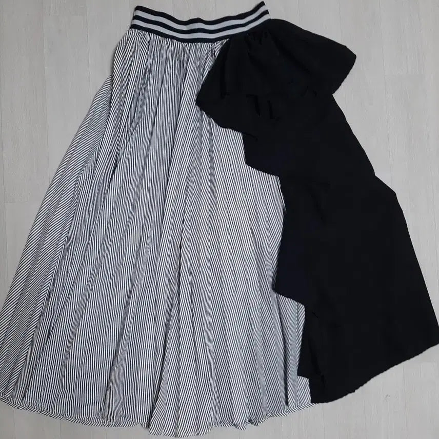 [SOLD OUT] 스트라이프 롱 플리츠 스커트