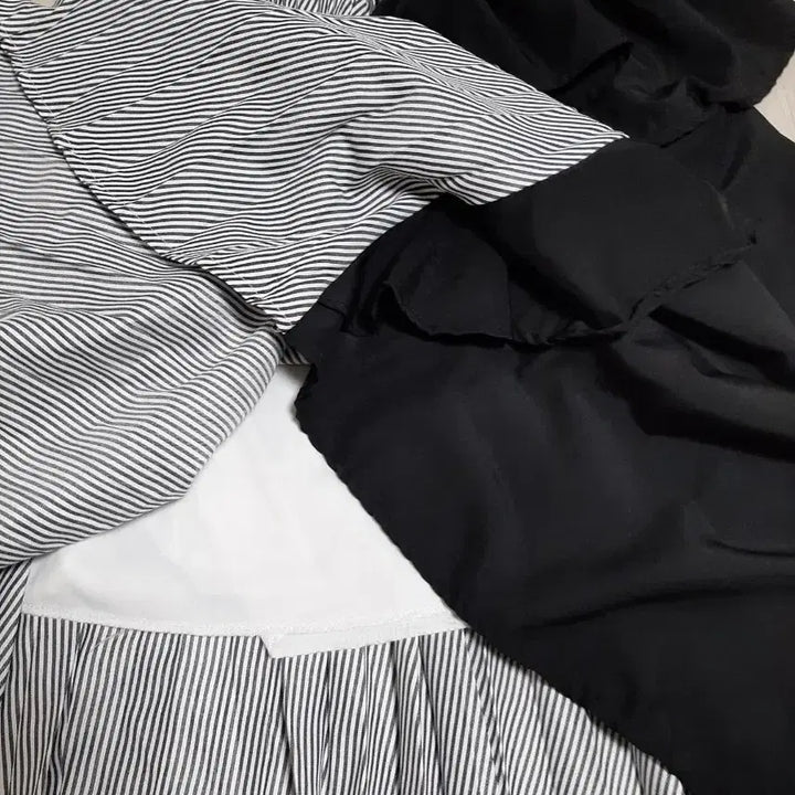 [SOLD OUT] 스트라이프 롱 플리츠 스커트