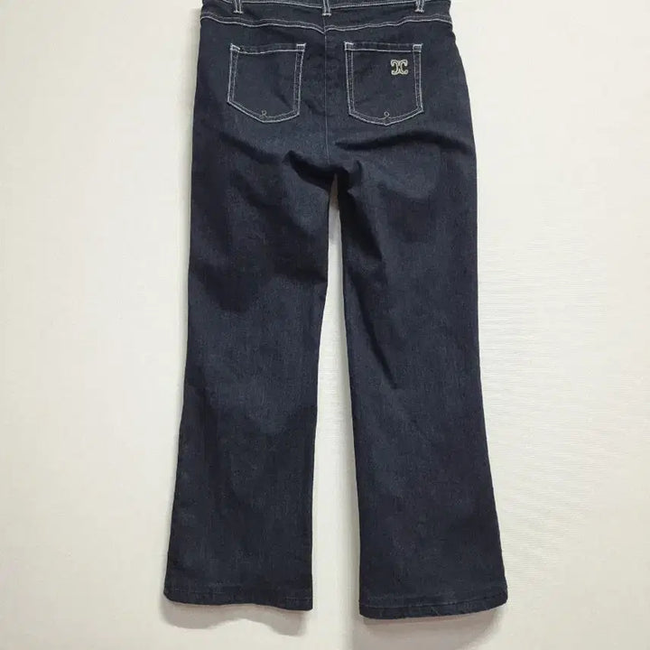 [SOLD OUT] 크로커다일 데님 부츠컷 청바지