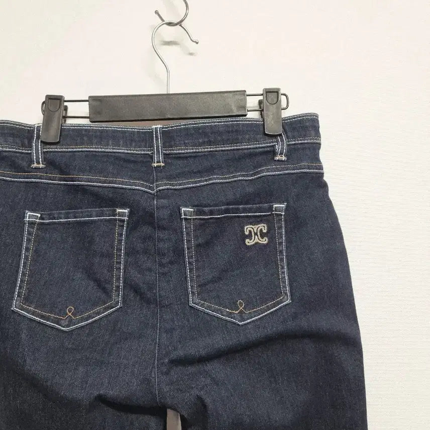 [SOLD OUT] 크로커다일 데님 부츠컷 청바지