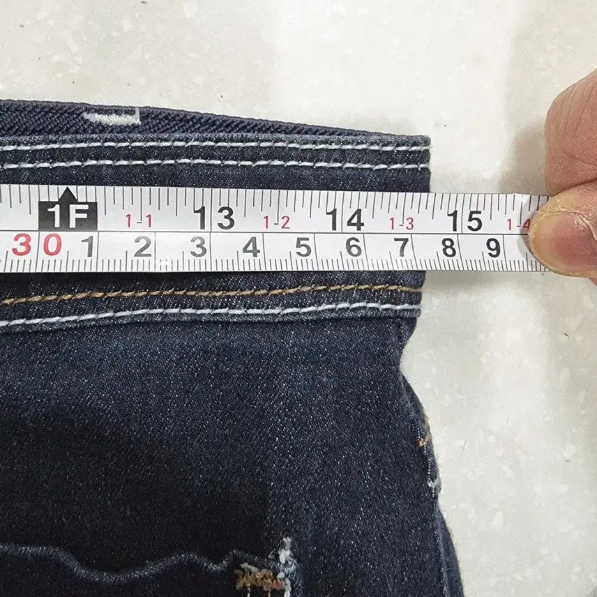 [SOLD OUT] 크로커다일 데님 부츠컷 청바지