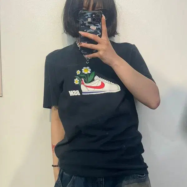 [BUNJANG] NikeLab x DSM Cortez Flower Short Sleeve T-shirt - Black / 스몰 나이키랩 x DSM 코르테즈 플라워 반팔 티셔츠 블랙