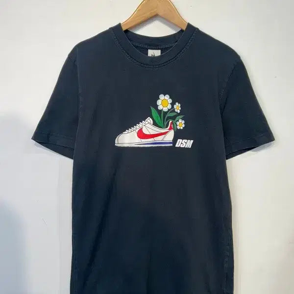 [BUNJANG] NikeLab x DSM Cortez Flower Short Sleeve T-shirt - Black / 스몰 나이키랩 x DSM 코르테즈 플라워 반팔 티셔츠 블랙
