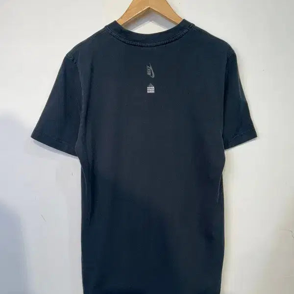 [BUNJANG] NikeLab x DSM Cortez Flower Short Sleeve T-shirt - Black / 스몰 나이키랩 x DSM 코르테즈 플라워 반팔 티셔츠 블랙
