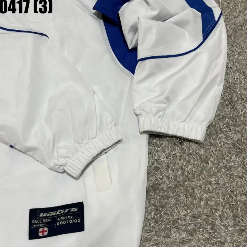 [SOLD OUT] 엄브로 화이트/블루 바람막이 자켓