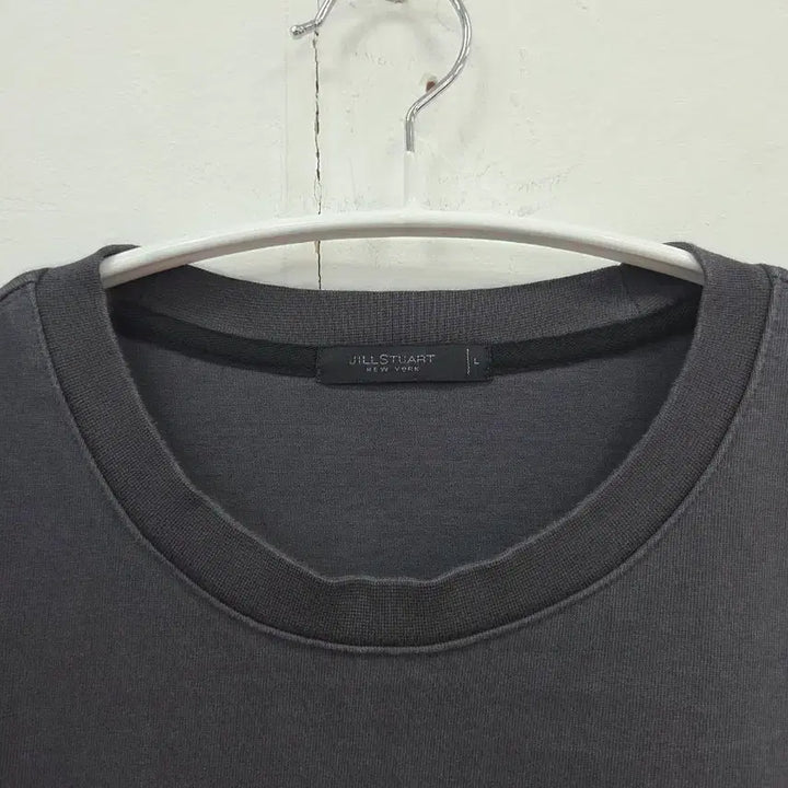 [SOLD OUT] L 질스튜어트뉴욕 바코드 반팔 다크그레이