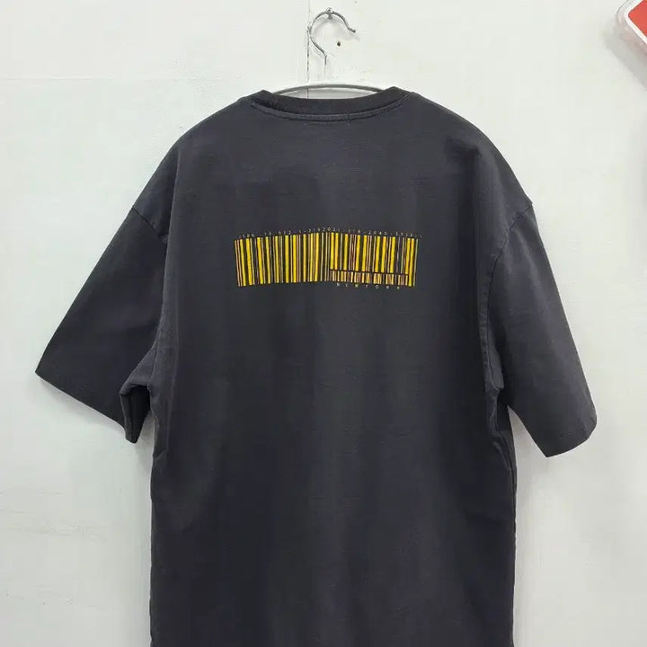 [SOLD OUT] L 질스튜어트뉴욕 바코드 반팔 다크그레이