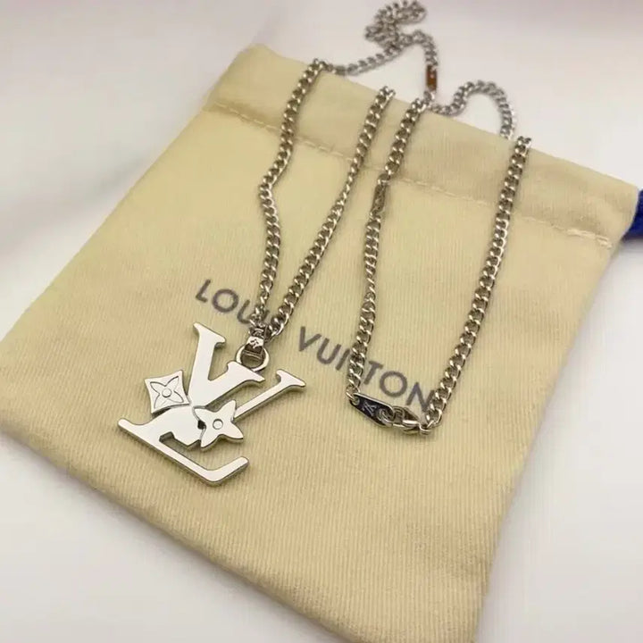 [BUNJANG] Louis Vuitton Simple Fashion Necklace / 루이비통 심플 패션 목걸이